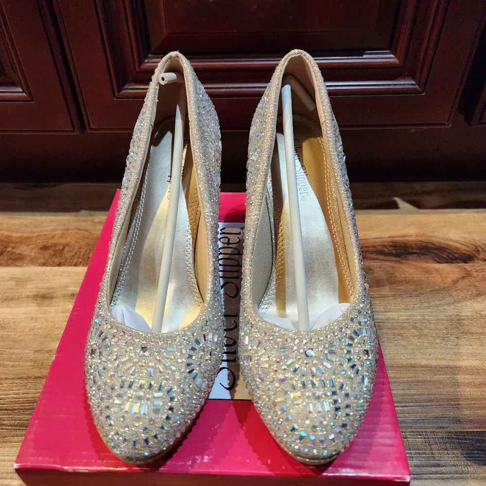Elegant Gold Glitter Shoes